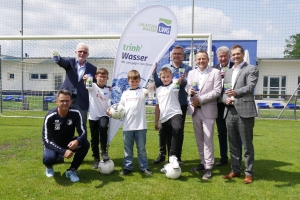 Neuer Wasserspender für den VfB Krieschow – gesponsert von der LWG