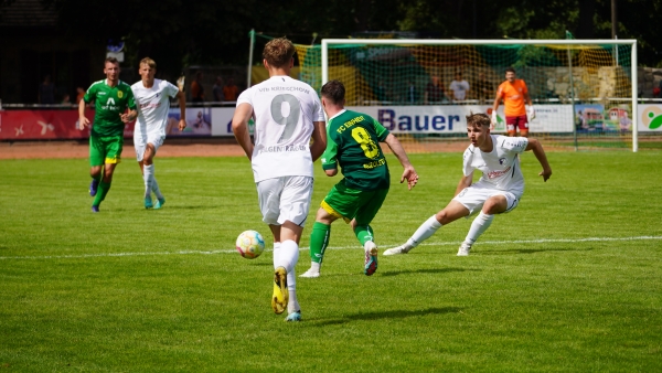 Knapper Sieg am ersten Spieltag