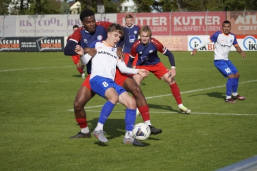 Team 1 bei offensivstarken Hallensern gefordert, Team 2 auf eigenem Gel&auml;uf klar favorisiert